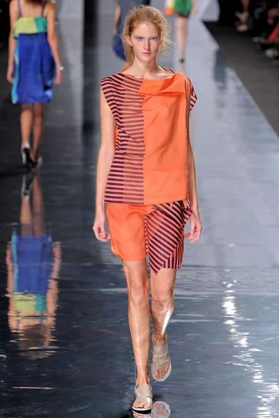 Look 4